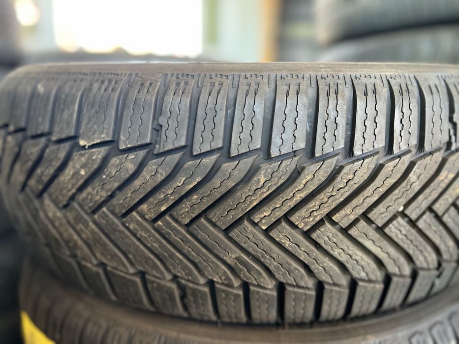 Două anvelope m+s 205/55R19 Michelin!