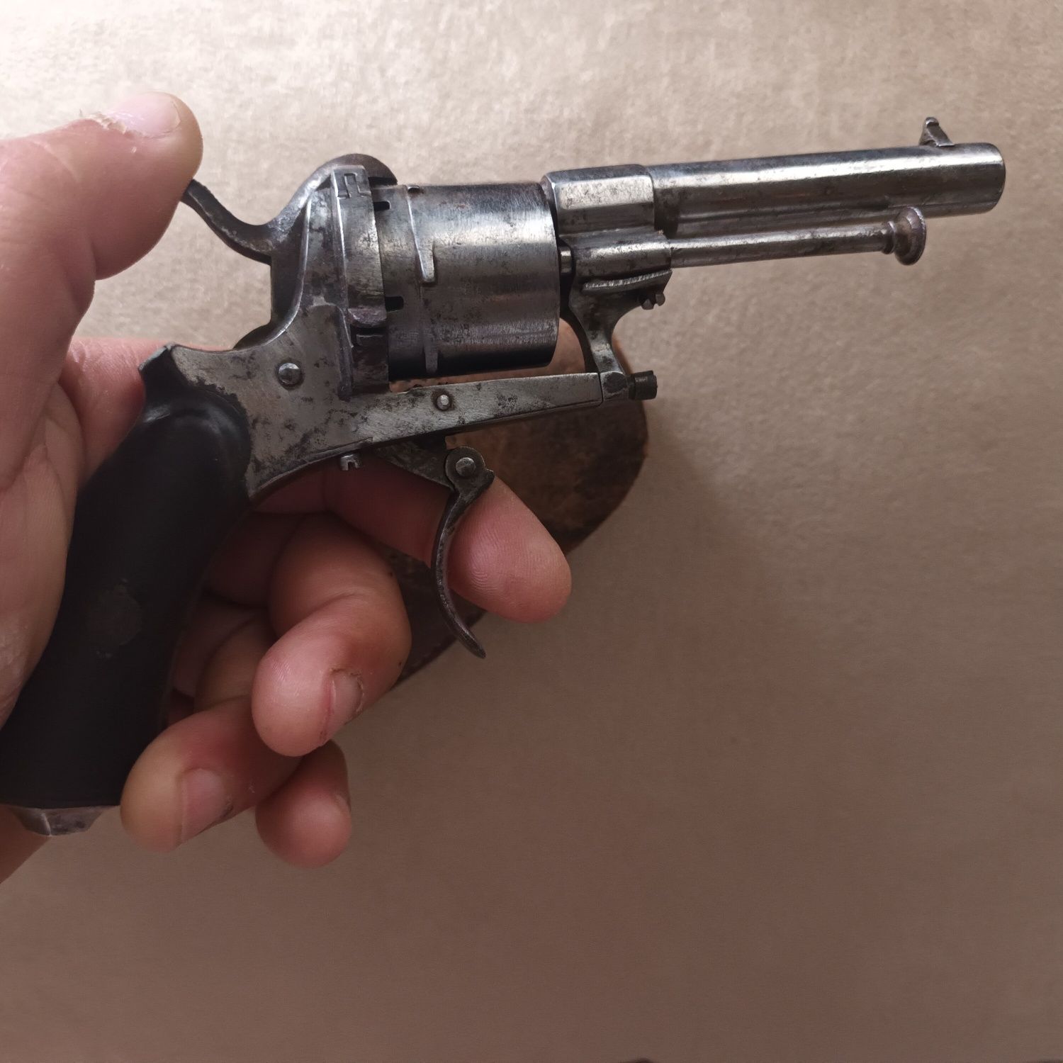 Старинен работещ револвер от 19 век ..пищов пистолет