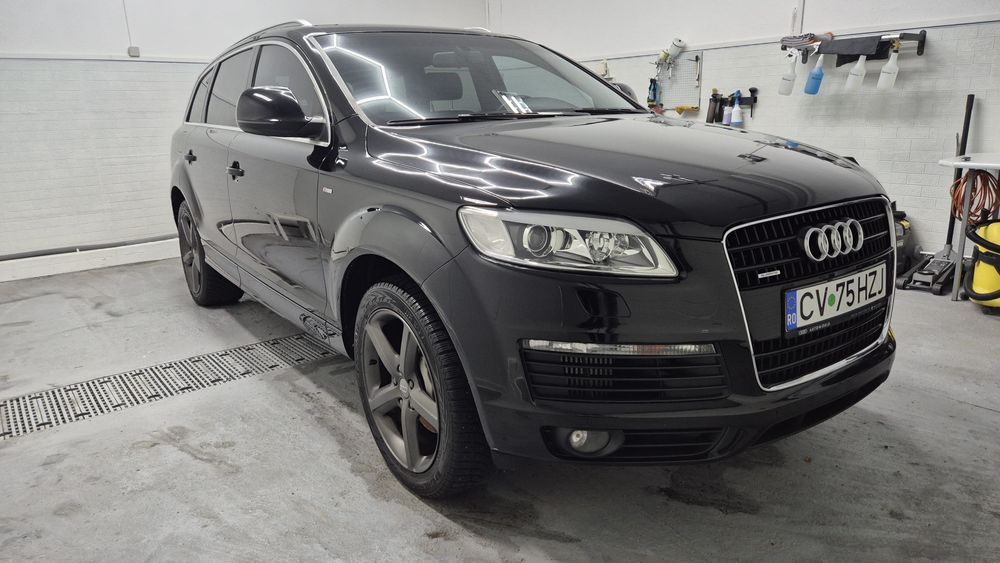 Audi Q7   S line