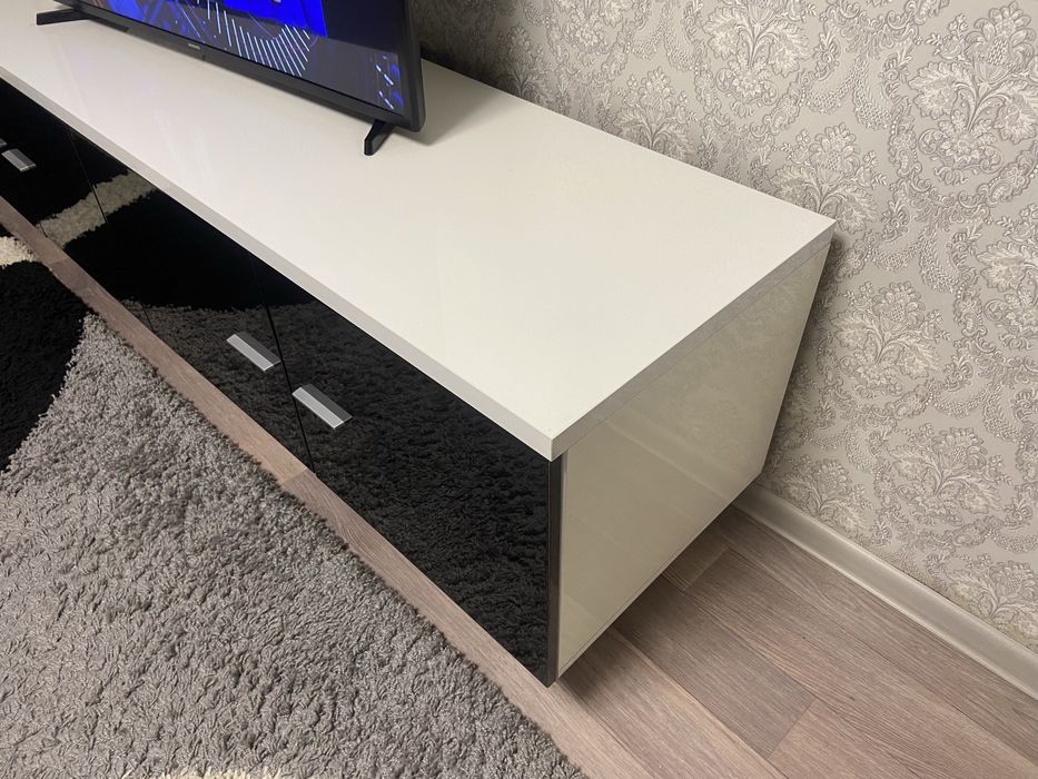 Продам тумбу т/в в отличном состоянии.Глянцевая