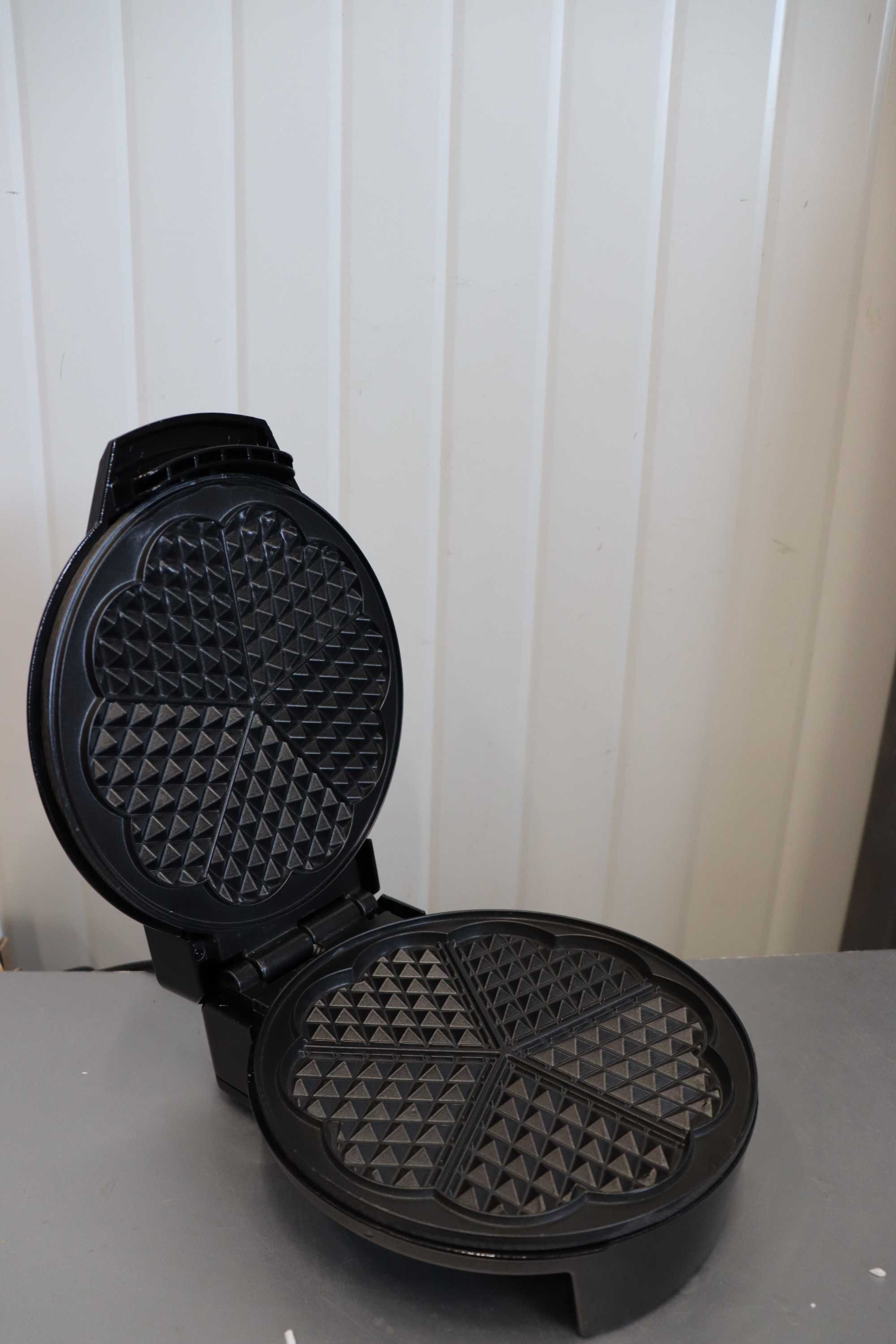 Уред за гофрети Clatronic WA 3491, 1200 W, черен, Гофретник