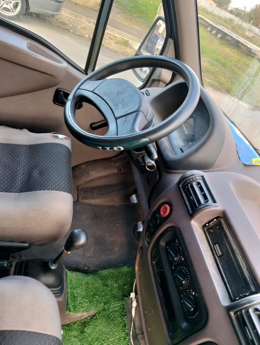 Vând food truck mobil