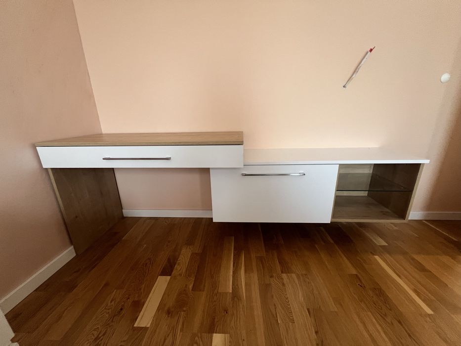 Шкаф, бюро, скрин за спалня