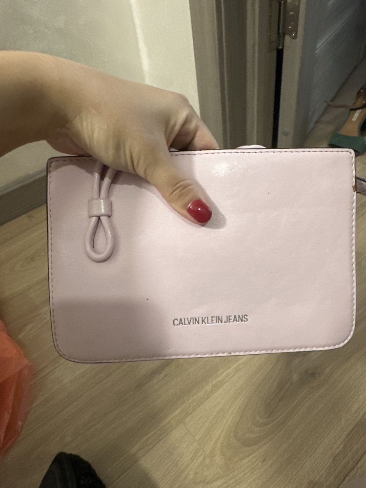 Продам кросовки и сумку оригинао calvin klein