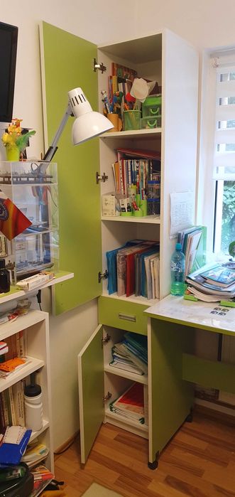 Mobila /mobilier pat + birou + dulap camera copil culoare alb / verde