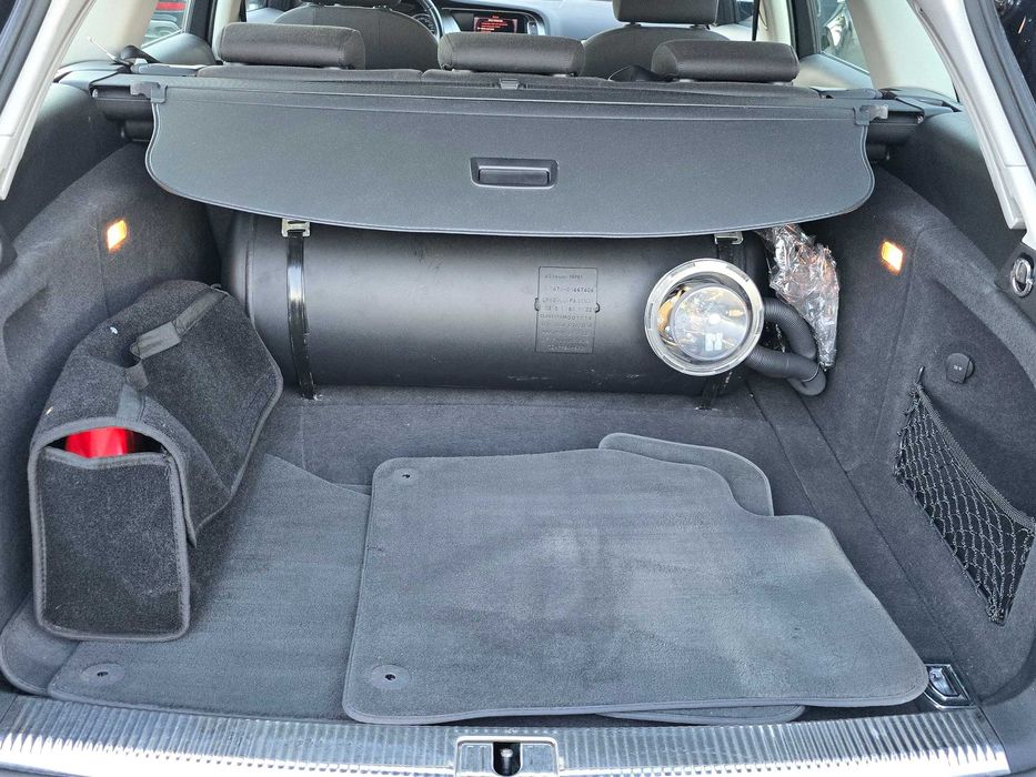 Audi A4 1.8i/6-ck./Газ.инж./Лизинг