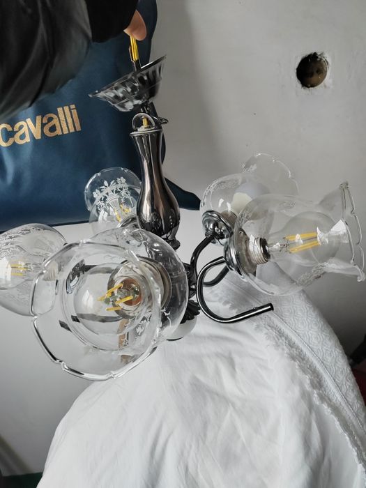 Продам люстру 5 рожковую