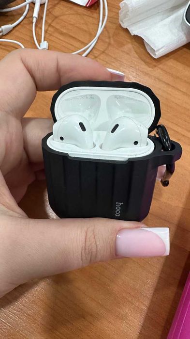Срочно продам наушники Airpods 2 оригинал