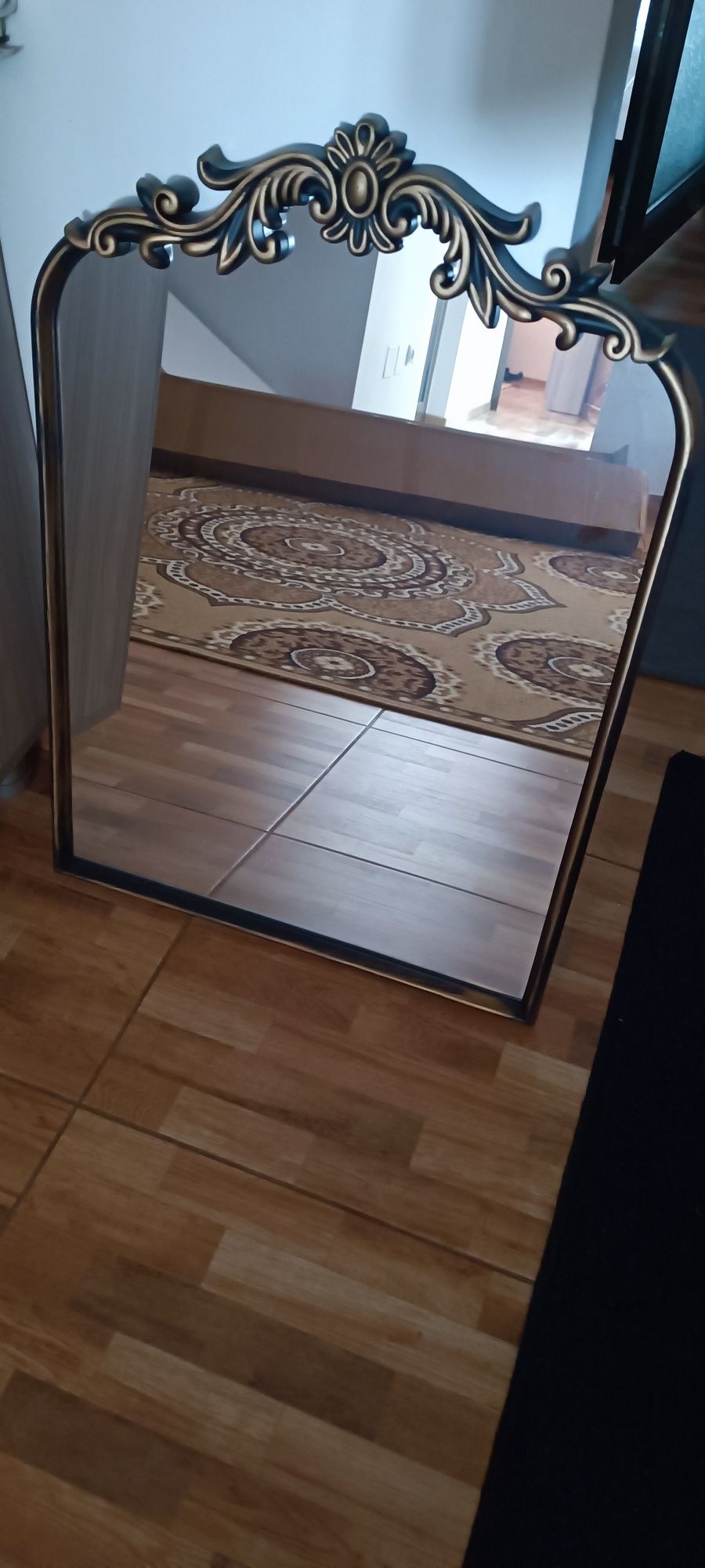 Vând oglinda in stare buna