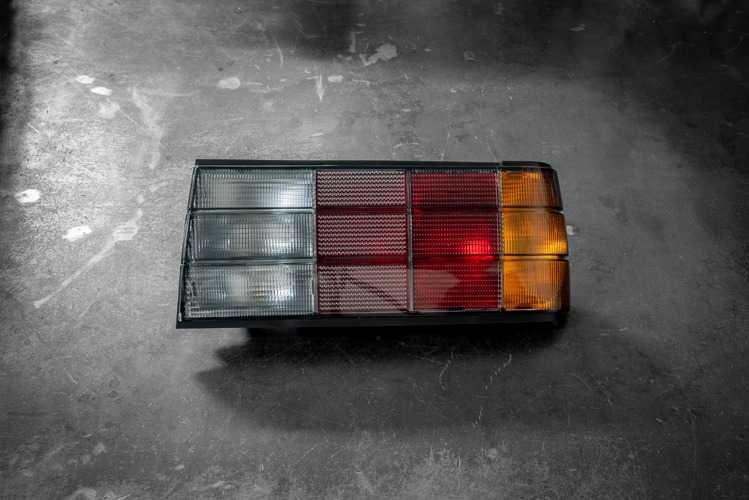 Стопове БМВ Е30 Нови стил Черна ХЕЛА BMW E30 Тунинг опушени тъмни