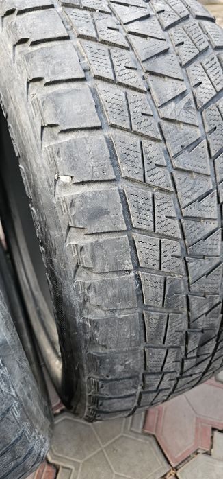 Пара зимних шин б/у.