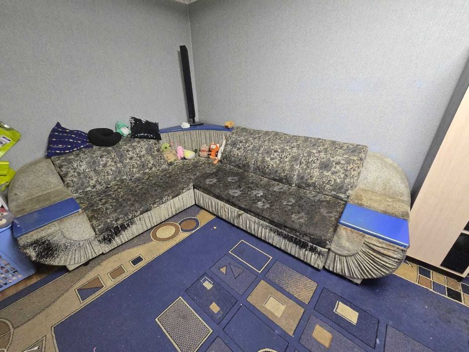 Продаем диван размером примерно 3x2.5 метра, БУ. САМОВЫВОЗ