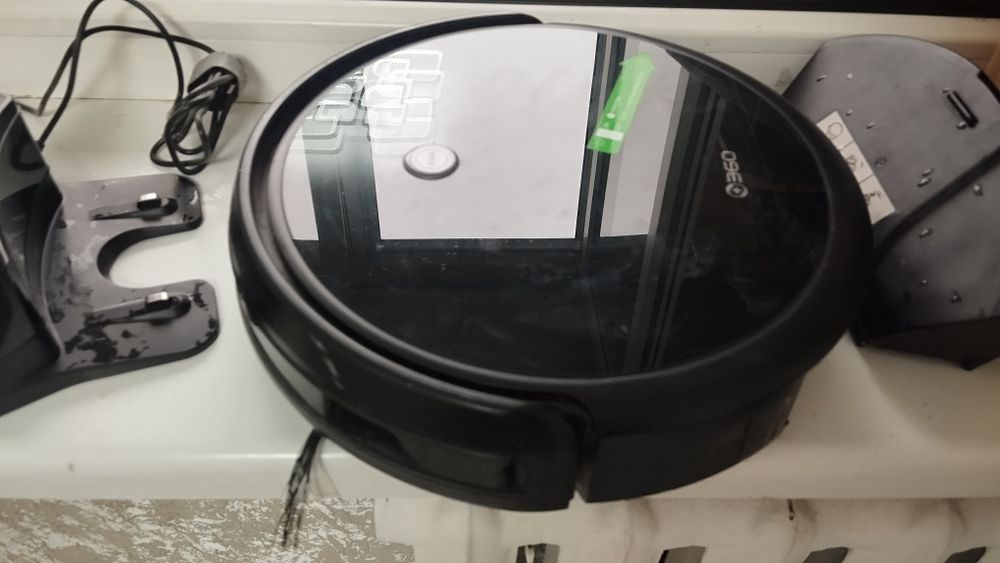 Отдам три робота пылесоса