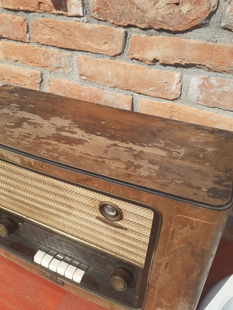 Vând radio cu lămpi