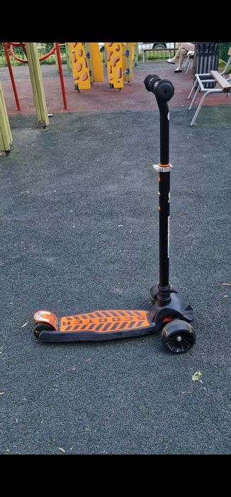 Продам самокат с 5 до 10 лет