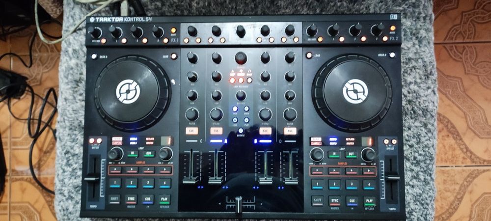 Traktor Kontrol S4