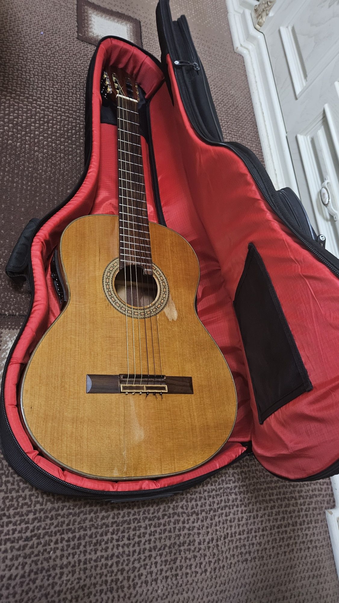 Gitara arginal ISPANIYA ALGAMRA nomi  35 yildan oshgan