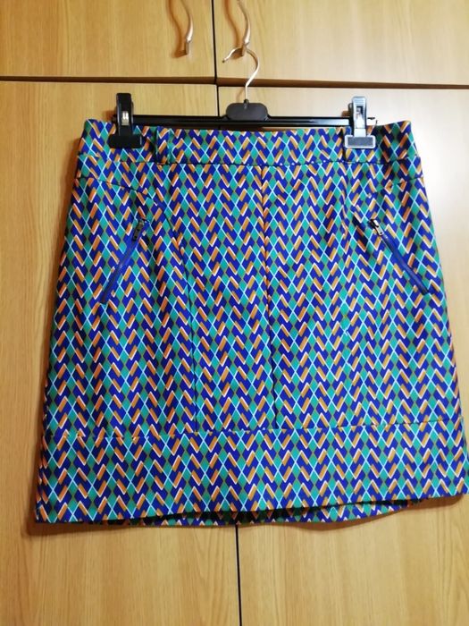 Vând fuste diverse culori