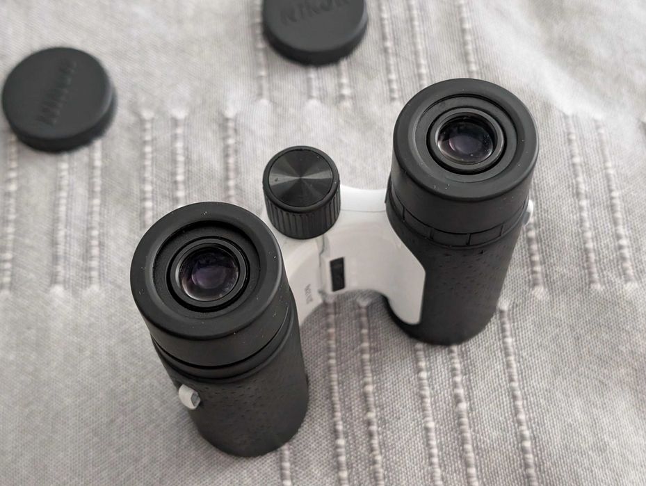 Binoclu Nikon Aculon (8x21), stare foarte buna