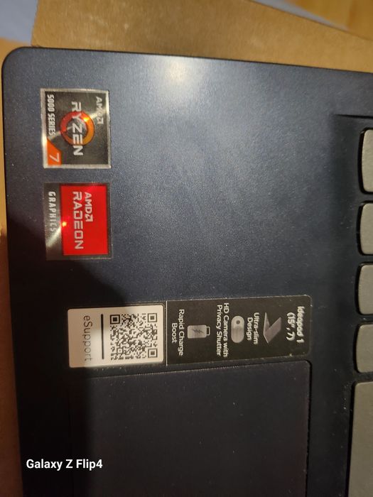 Продавам лаптоп Lenovo с гаранция  600лв!