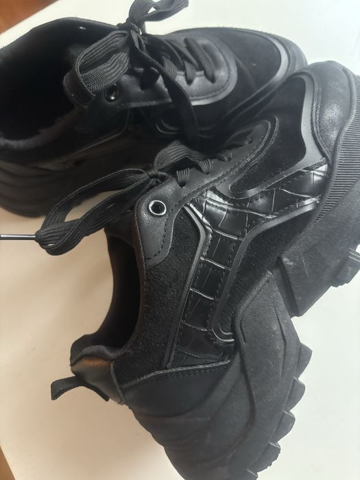 Зимни черни маратонки