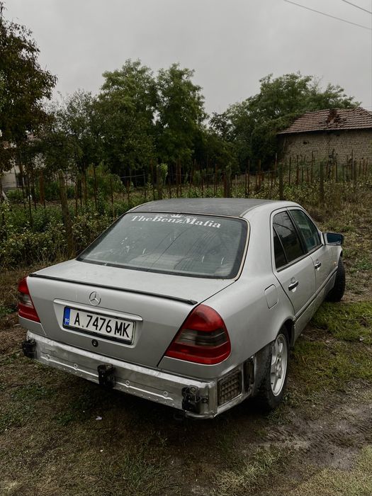 Мерцедес  ц200.