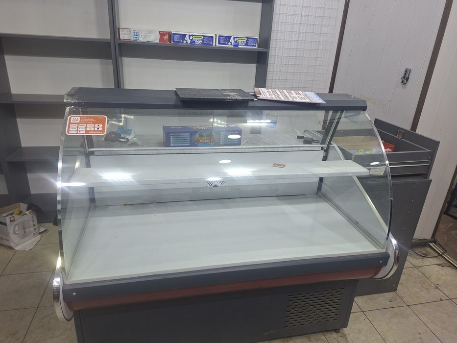 Витринный холодильник
