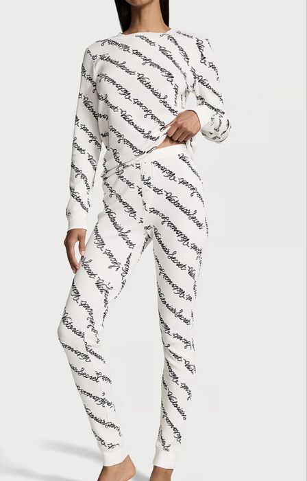 Victoria’s Secret, pijama noua cu eticheta