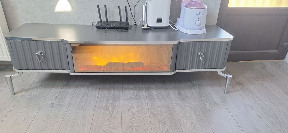 Comoda tv cu semineu electric