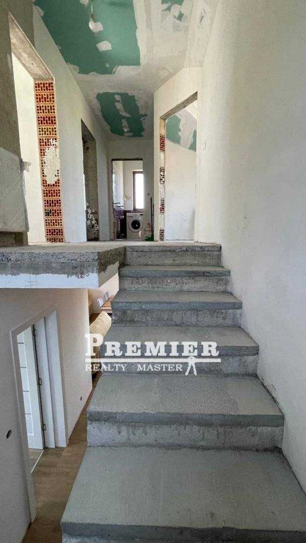 Красива нова къща за продажба в Горица.