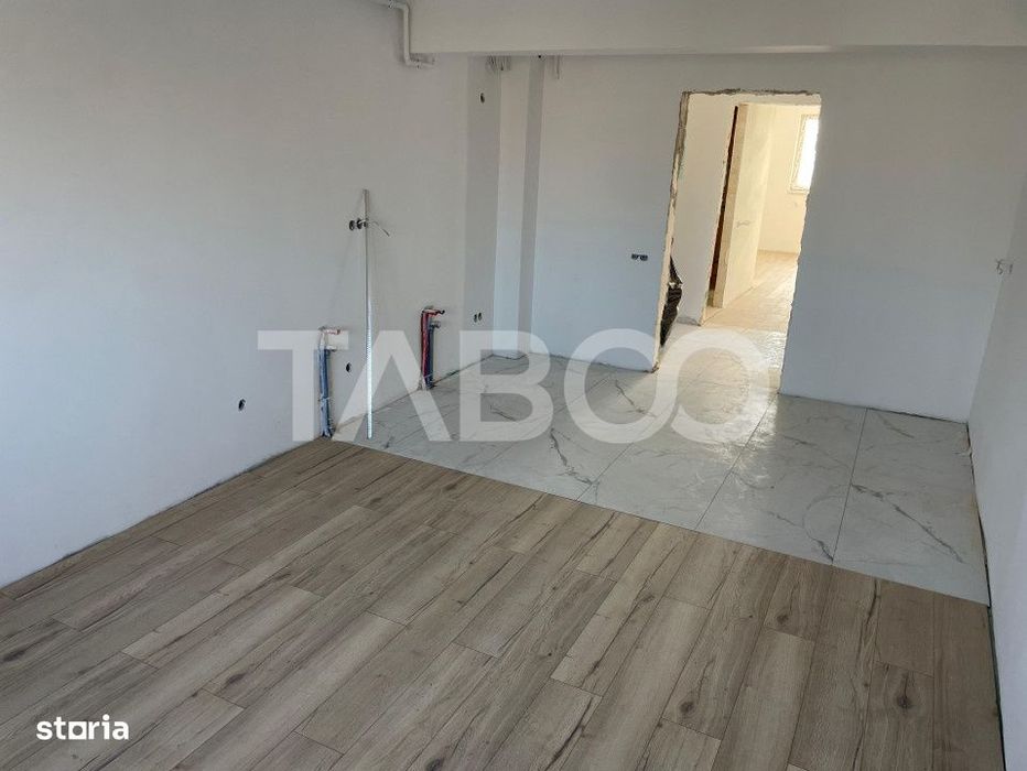 Apartament spatios de vanzare cu 2 camere balcon