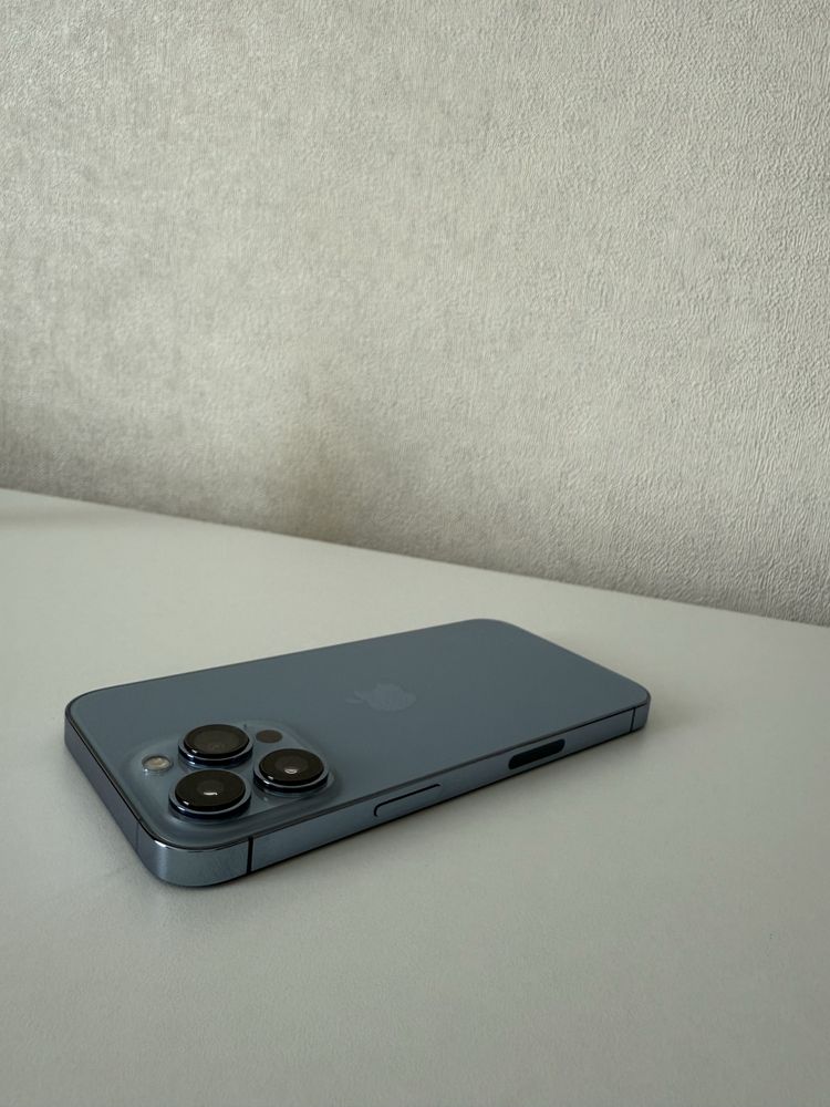 Смартфон Apple iPhone 13 Pro 256Gb голубой