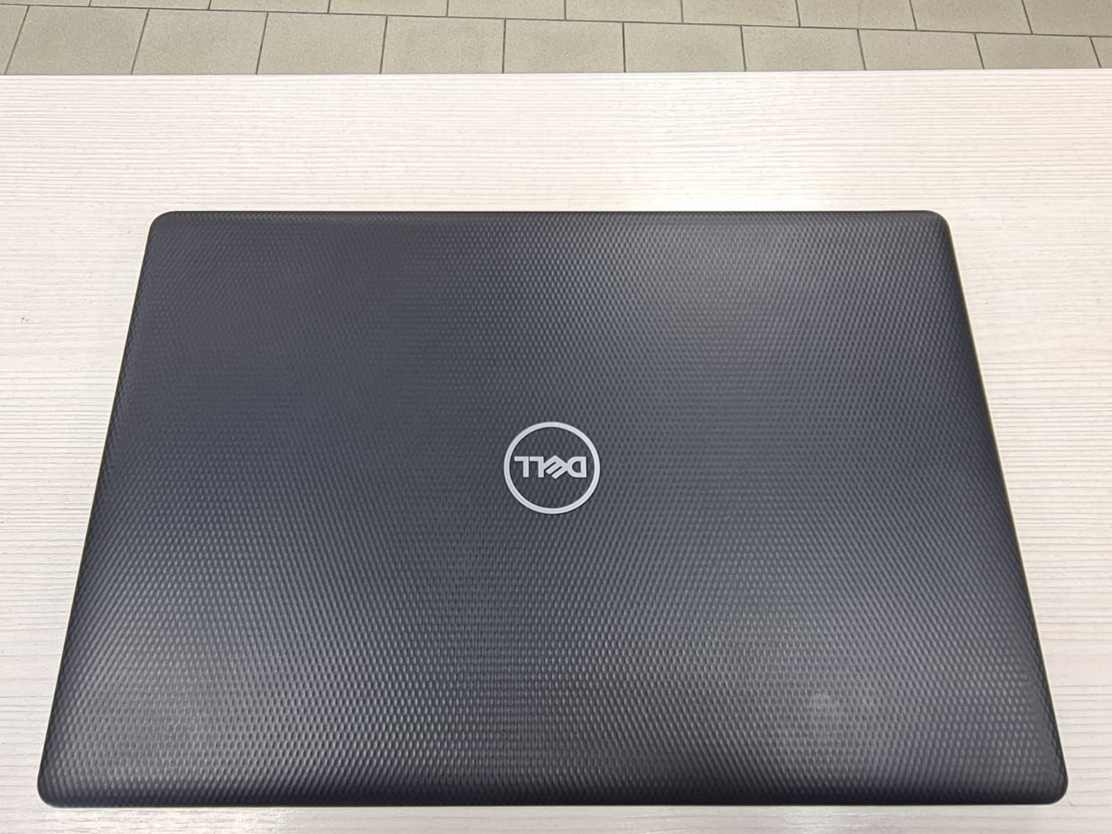 Dell (Core i3-7020u, 8 Gb DDR4, 240 Gb SSD, Full HD)