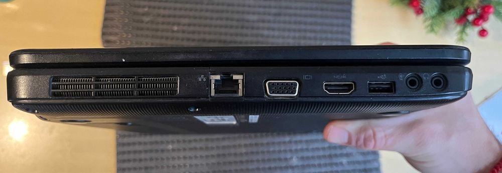 Лаптоп DELL Inspiron15 n5050 Intel Core i3-2350M 15.6" RAM8GB DDR3 Win