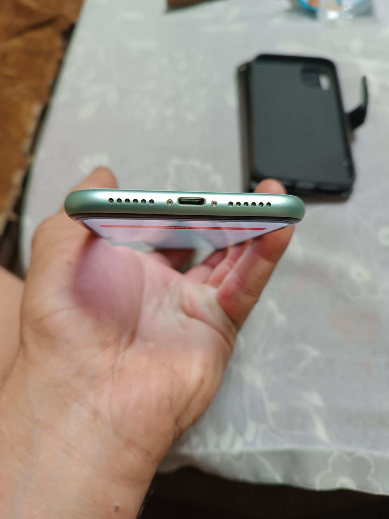 iPhone 11 64gb 76 процента батерия