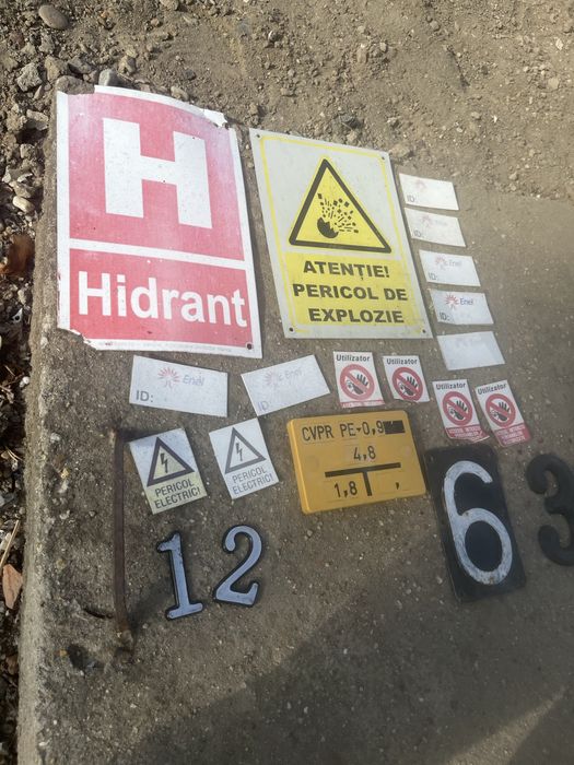 Vand semne pentru casa hidrant si multe alte lucruri !