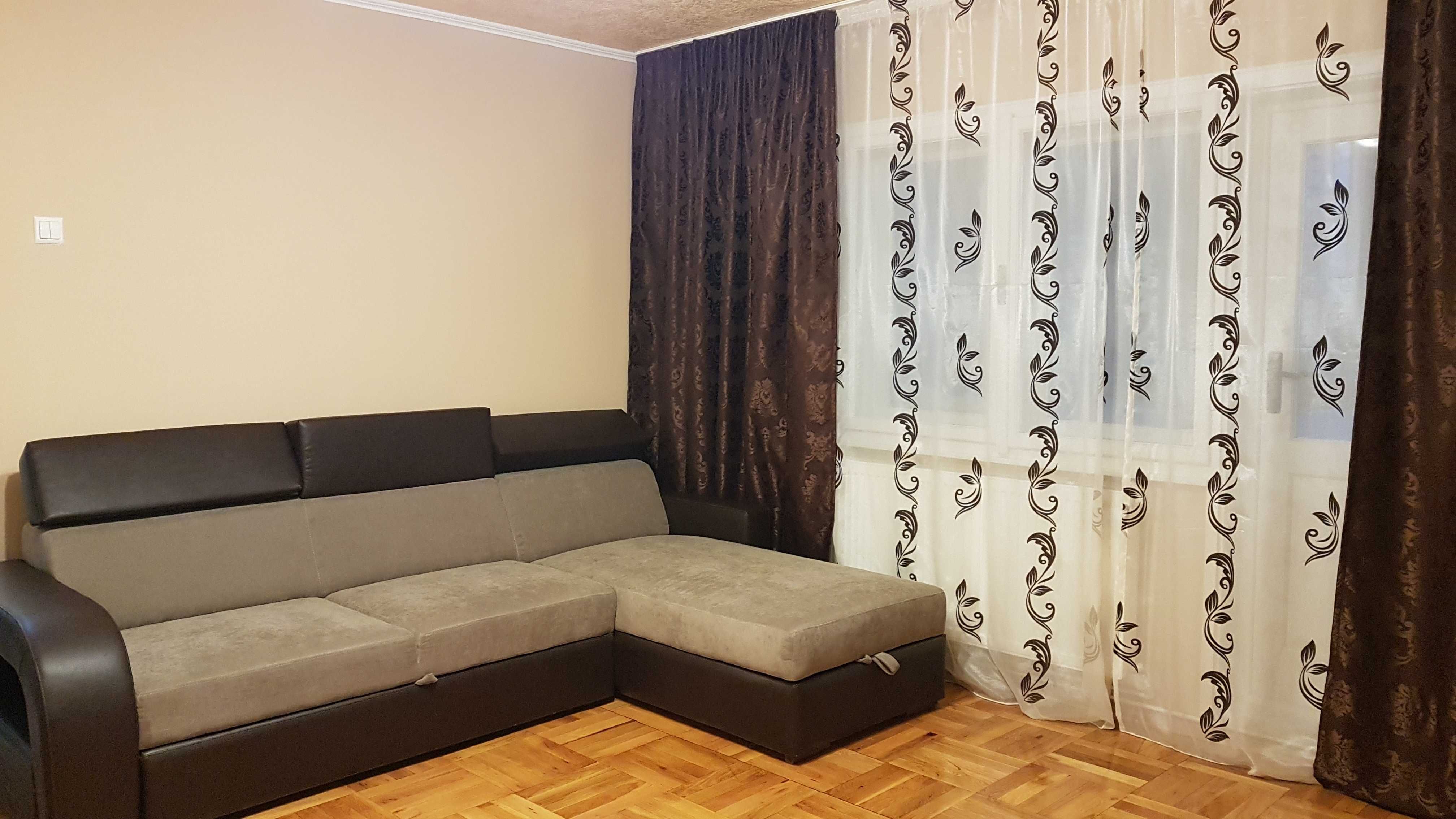 Proprietar inchiriez apartament cu 3 camere zona Miorita