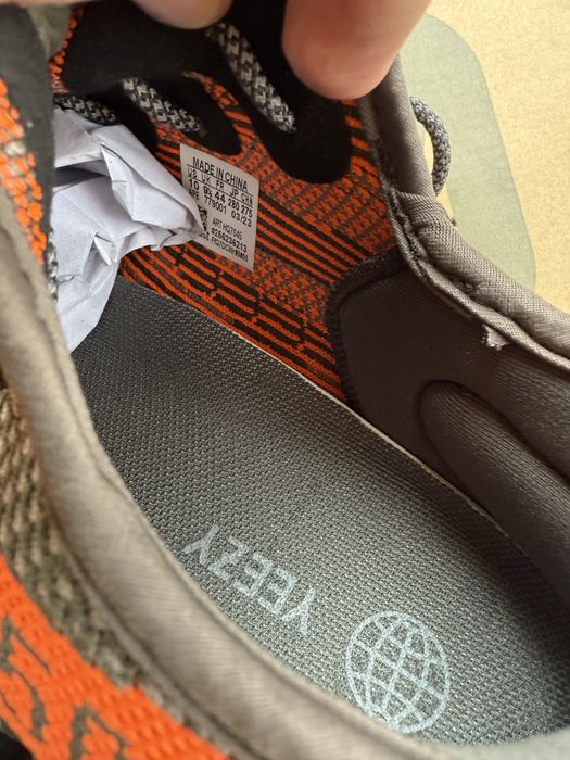 Yeezy 350V2 Carbon Beluga marimea 39