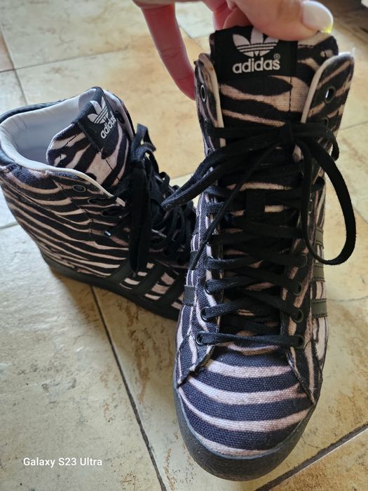 Обувки адидас 38 номер