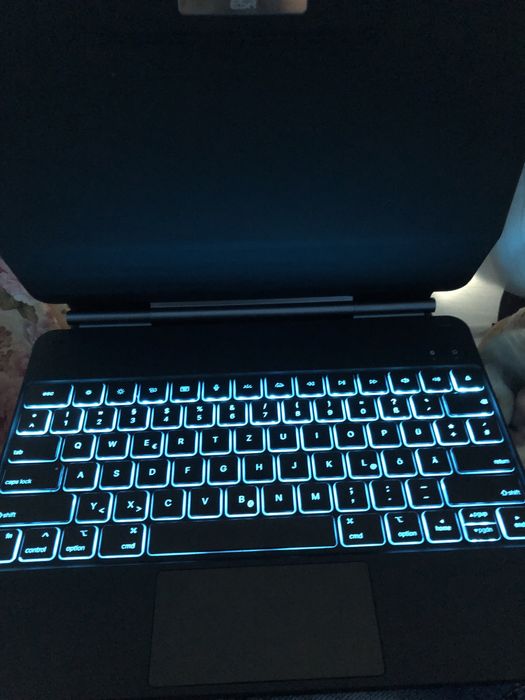Esr magneti Keybroad case Ipad 11 pro Air 4/5