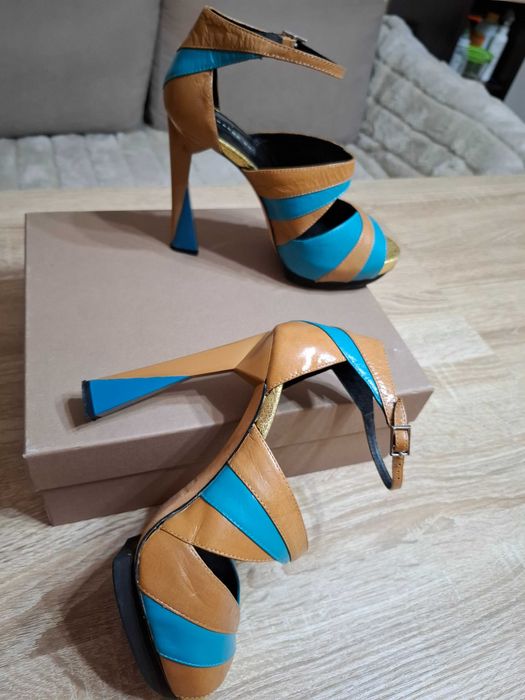 Елегантни сандали от естествена кожа