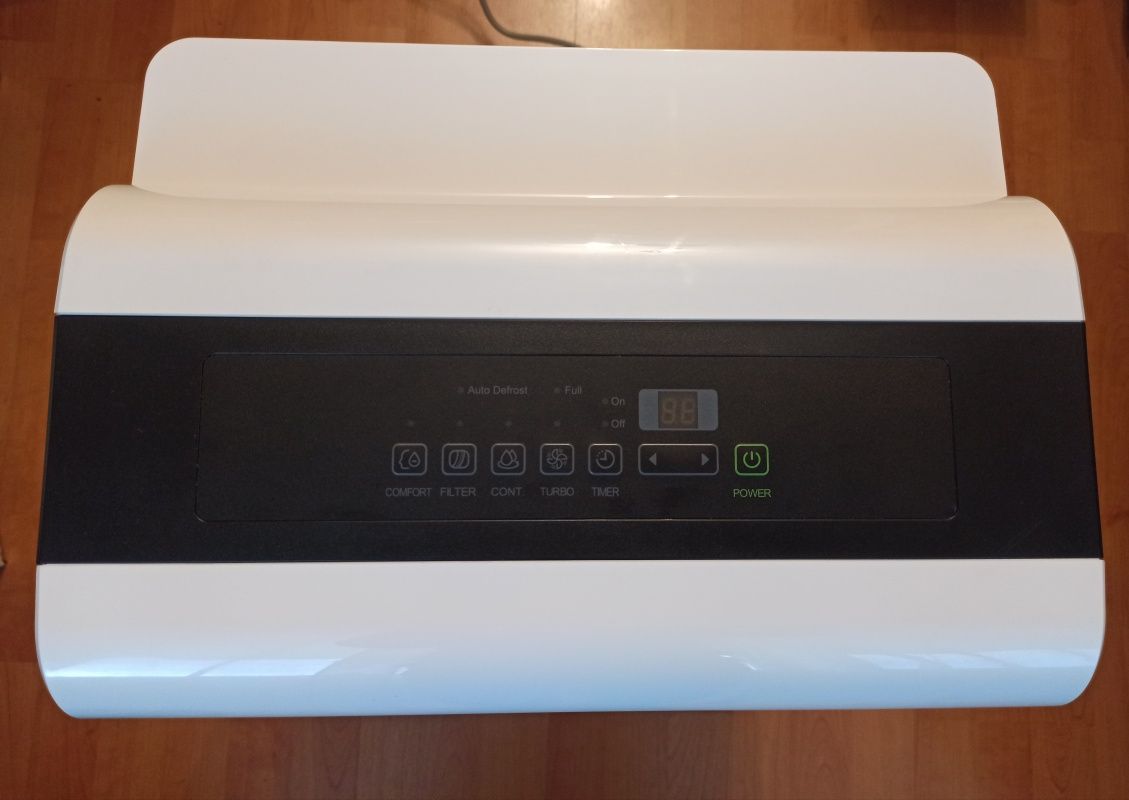 Dezumidificator Comfee 50 l/zi, 100 mp/250 MC.