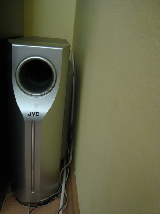 Продавам ДВД  ресийвър JVC TH S3