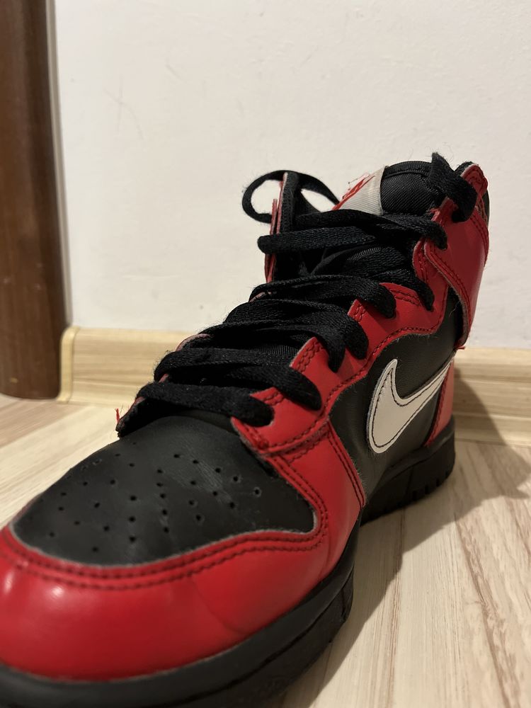 Nike dunk high red and black. Numar 38.5 eur