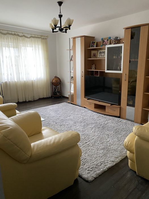 Vand apartament 3 camere zona Palat De Justitie