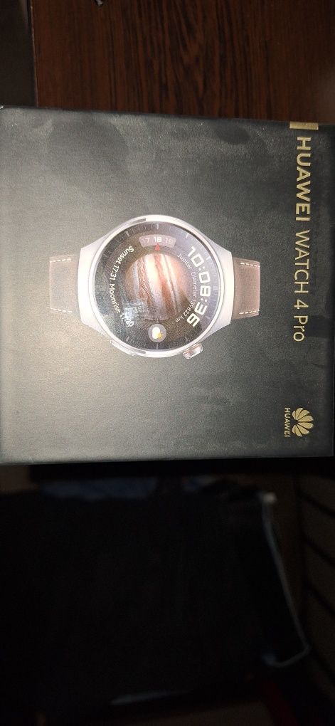 Продавам часовник  Huawei 4 pro