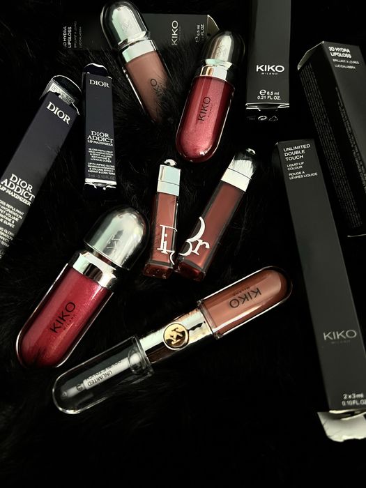 Чантичка козметична на Dior и гримове