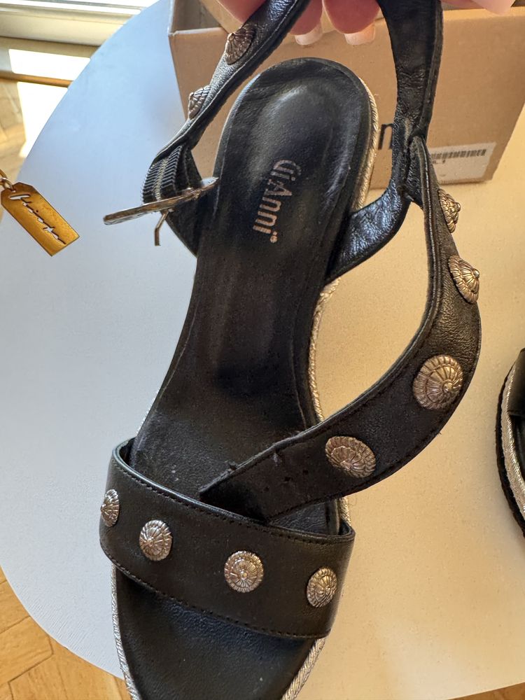 Сандали GiAnni на платформа