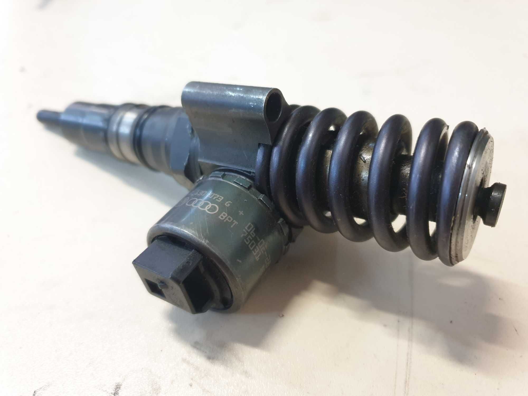 Injector Volkswagen Touran (1T1) 2.0 TDI BKD 2005