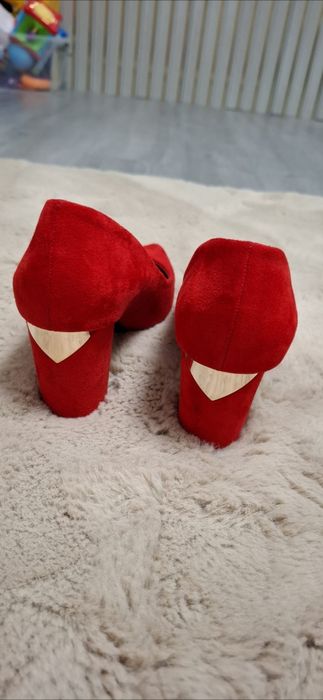 Vand adidasi /pantofi